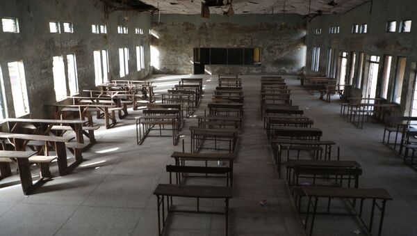 Пустой школьный класс, фото из архива - Sputnik Azərbaycan