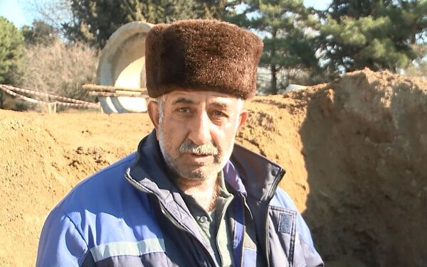 Один из работавших на участке мастеров Сакит Ширинов - Sputnik Азербайджан
