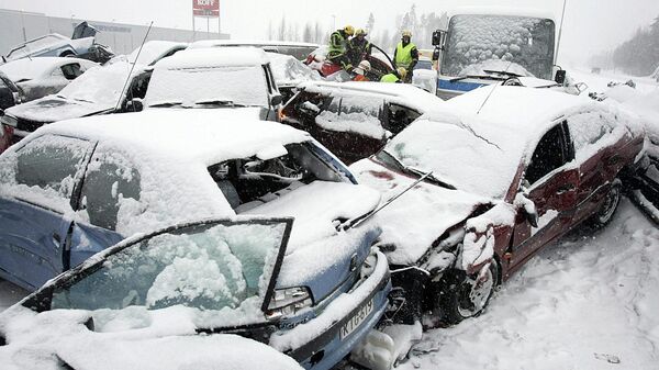 Цепная авария во время снега, фото из архива - Sputnik Азербайджан