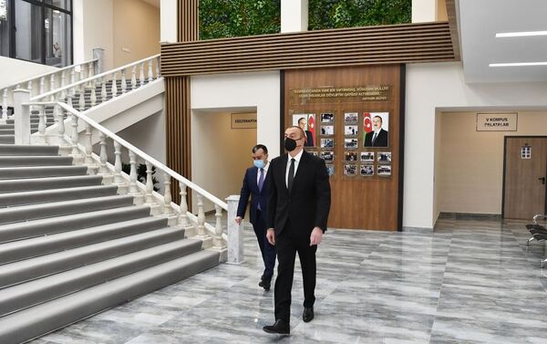 Президент Азербайджана Ильхам Алиев принял участие в открытии после капитального ремонта Шаганского реабилитационного пансионата в Хазарском районе Баку - Sputnik Азербайджан