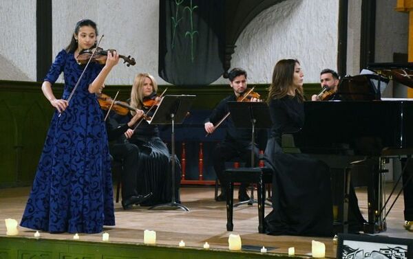 В Зале камерной и органной музыки Азербайджанской государственной академической филармонии имени Муслима Магомаева - Sputnik Азербайджан