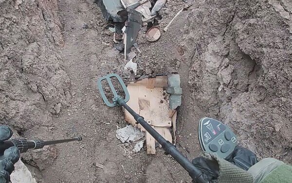 Работы по очистке местности от взрывоопасных предметов в Карабахе - Sputnik Азербайджан