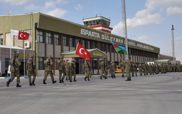 Азербайджанские военнослужащие в турецкой провинции Испарта - Sputnik Азербайджан