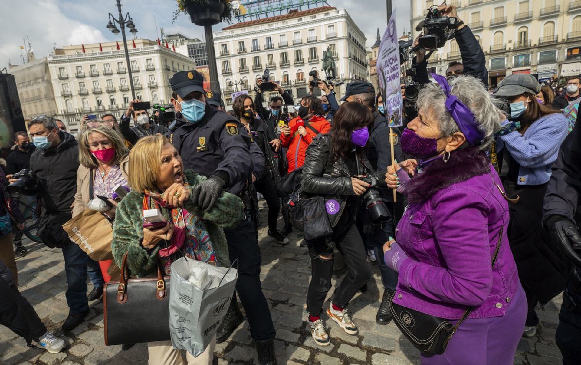 Праздник феминисток. Феминистки Украины акции. Митинг феминисток в Мексике. Марш феминисток в Испании.