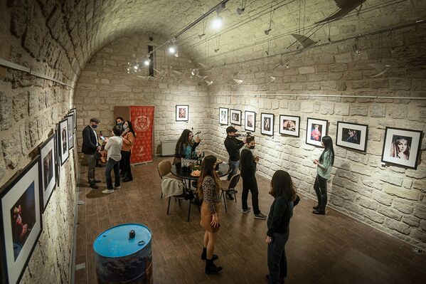 Презентация проекта Arts Council Azerbaijan Семь красавиц в Art Tower  - Sputnik Азербайджан