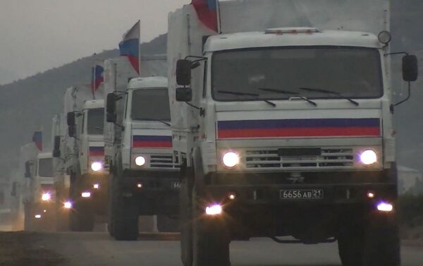 Доставка гуманитарной помощи российскими миротворцами в Кельбаджарский район - Sputnik Азербайджан
