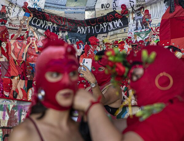 Марш в честь Международного женского дня в Сантьяго, Чили - Sputnik Азербайджан
