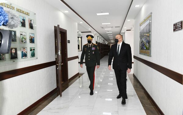 Президент Ильхам Алиев принял участие в открытии новопостроенной N-ской воинской части Внутренних войск - Sputnik Азербайджан