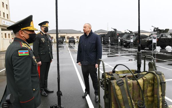 Президент Ильхам Алиев принял участие в открытии новопостроенной N-ской воинской части Внутренних войск - Sputnik Азербайджан