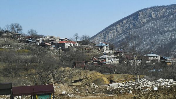 Жилые дома неподалеку от города Шуша, фото из архива - Sputnik Азербайджан