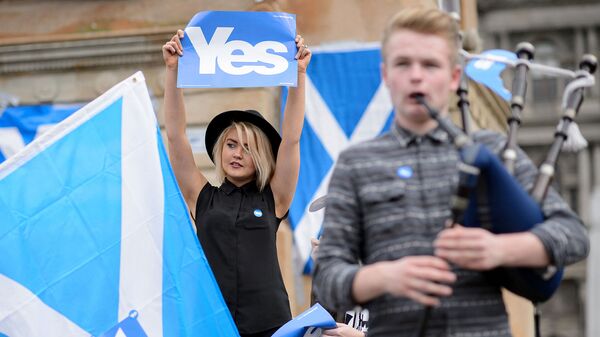 Митинг в преддверии референдума в Шотландии, 17 сентября 2014 года  - Sputnik Азербайджан