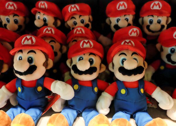 Игрушки Марио в  парке аттракционов Super Nintendo World в Осаке - Sputnik Азербайджан