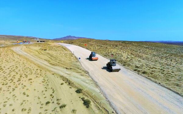 Строительство автодороги на территорию грязевых вулканов в Абшеронском районе - Sputnik Азербайджан