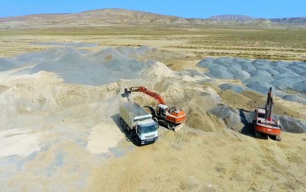 Строительство автодороги на территорию грязевых вулканов в Абшеронском районе - Sputnik Азербайджан