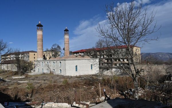 Вид на мечеть в городе Шуша - Sputnik Азербайджан