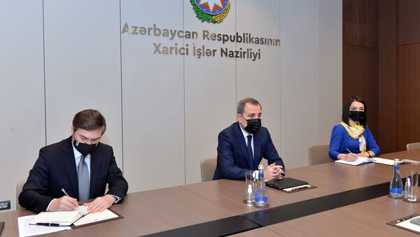 Министр иностранных дел Джейхун Байрамов принял посла Италии в Азербайджане Аугусто Массари - Sputnik Азербайджан