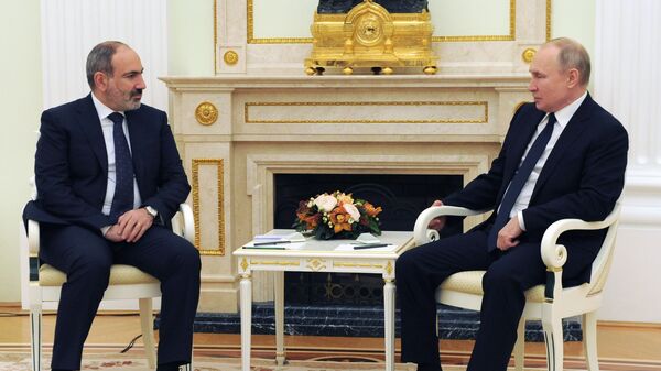 Vladimir Putin və Nikol Paşinyan - Sputnik Azərbaycan