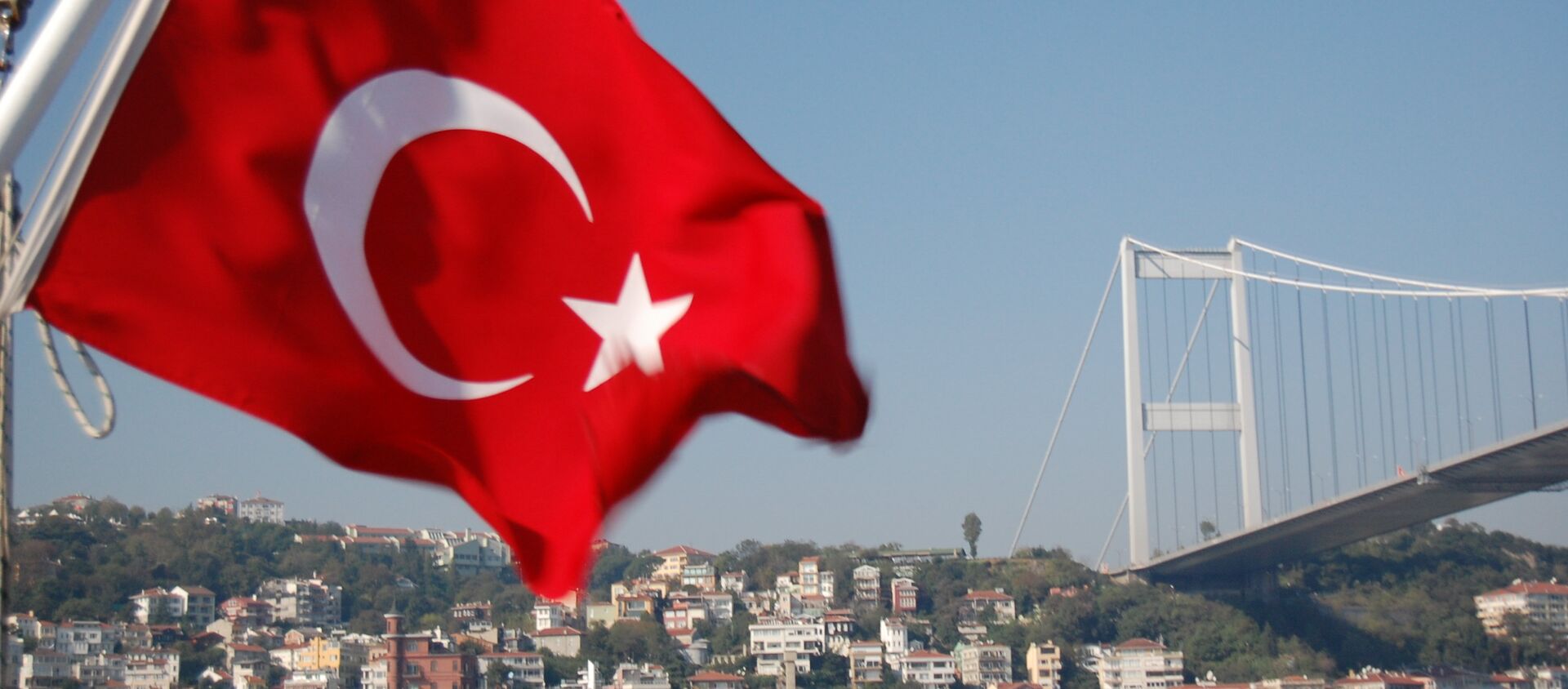 Мост через Босфор и флаг Турции - Sputnik Азербайджан, 1920, 08.04.2021