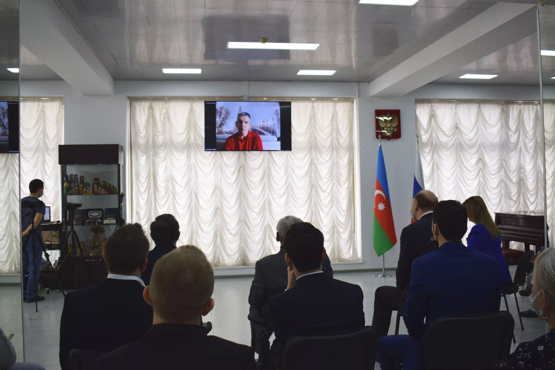 Просто космос: в Баку представлены уникальные фото Юрия Гагарина и Керима Керимова Просто космос: в Баку представлены уникальные фото Юрия Гагарина и Керима Керимова - Sputnik Азербайджан, 1920, 09.04.2021