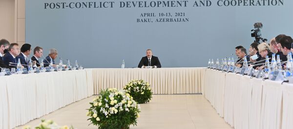  Президент Азербайджанской Республики Ильхам Алиев принимает участие в конференции под названием «Новый взгляд на Южный Кавказ: постконфликтное развитие и сотрудничество» - Sputnik Азербайджан