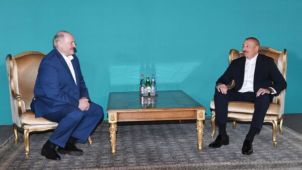 Azərbaycan Prezidenti İlham Əliyev ilə Belarus Prezidenti Aleksandr Lukaşenkonun qeyri-rəsmi görüş - Sputnik Azərbaycan