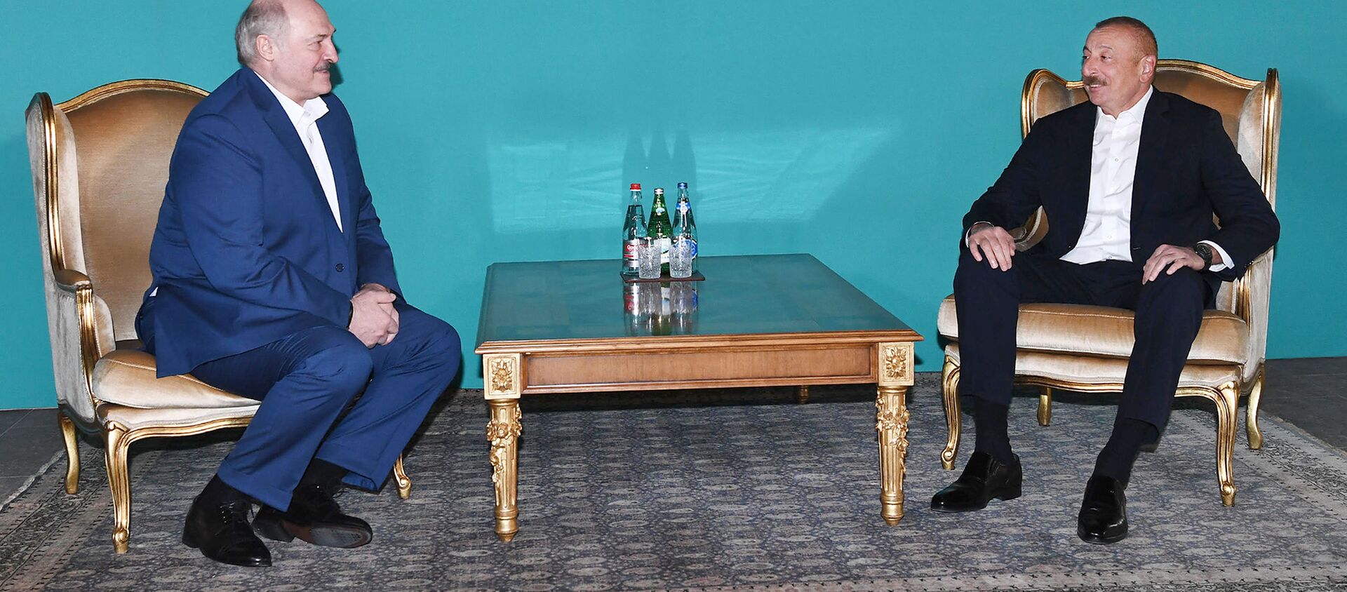 Ильхам Алиев и Александр Лукашенко провели неформальную встречу - Sputnik Азербайджан, 1920, 13.04.2021