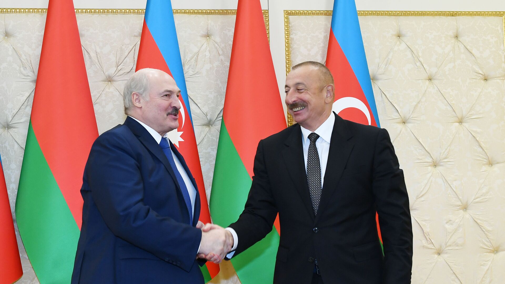 Президент Азербайджанской Республики Ильхам Алиев и Президент Беларуси Александр Лукашенко выступили с заявлениями для прессы - Sputnik Азербайджан, 1920, 25.12.2021