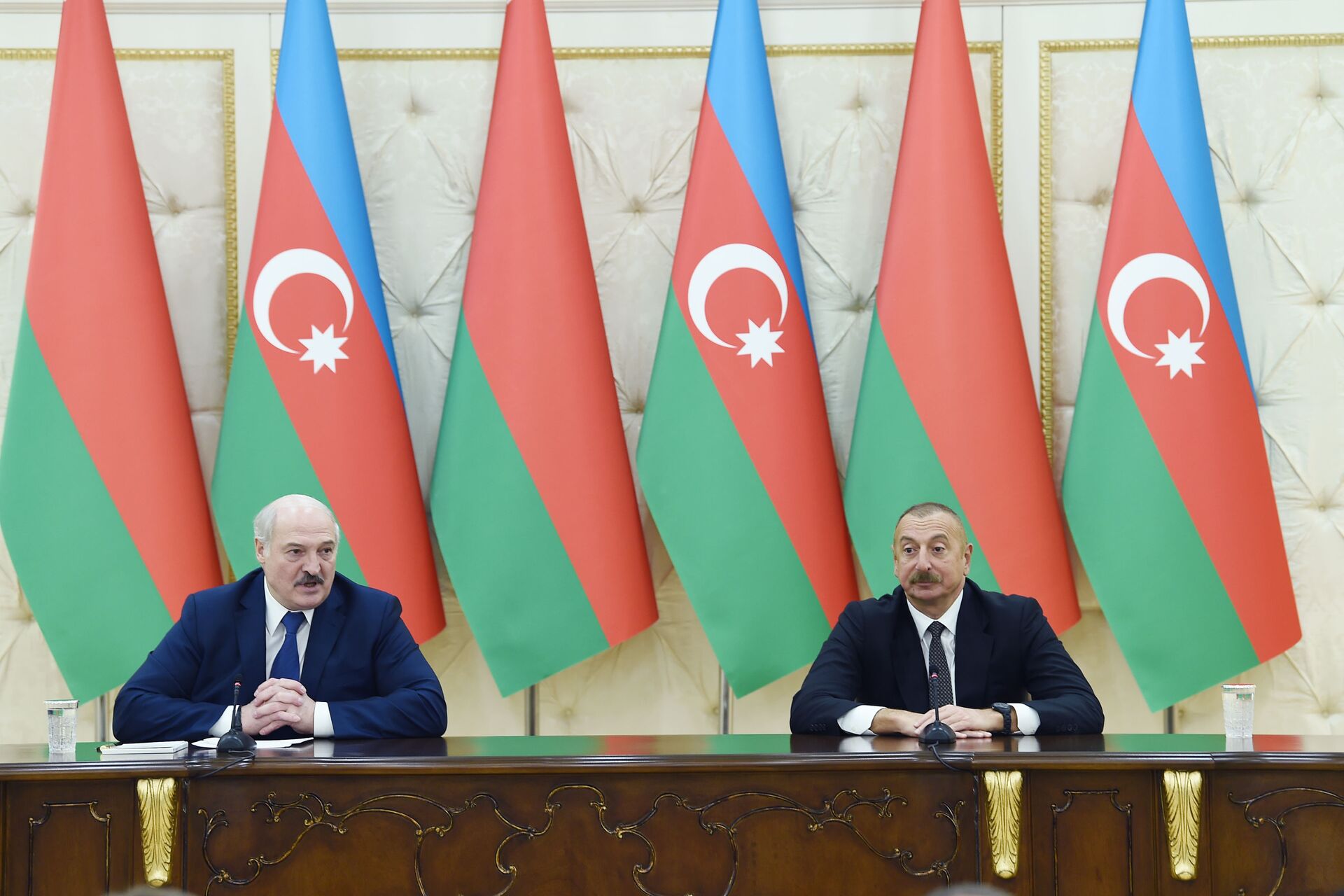 Азербайджан и Беларусь продолжат сотрудничество и поддержку - заявления глав государств - Sputnik Азербайджан, 1920, 15.04.2021