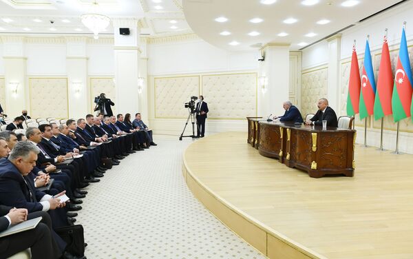 Президент Азербайджанской Республики Ильхам Алиев и Президент Беларуси Александр Лукашенко выступили с заявлениями для прессы - Sputnik Азербайджан