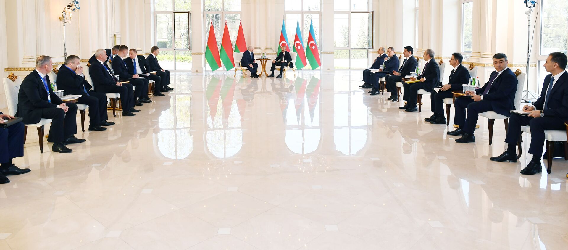 Президент Азербайджанской Республики Ильхам Алиев и Президент Беларуси Александр Лукашенко - Sputnik Азербайджан, 1920, 15.04.2021