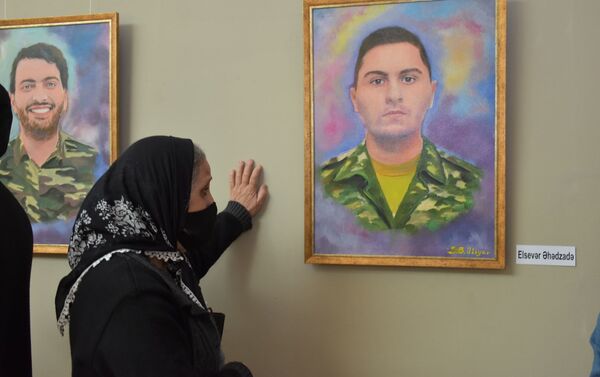 В Музейном центре открылась выставка, на которой представлены портреты шехидов - Sputnik Азербайджан
