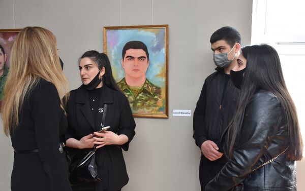 В Музейном центре открылась выставка, на которой представлены портреты шехидов - Sputnik Азербайджан