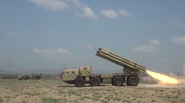 Тактические учения ракетно-артиллерийских батарей - Sputnik Azərbaycan