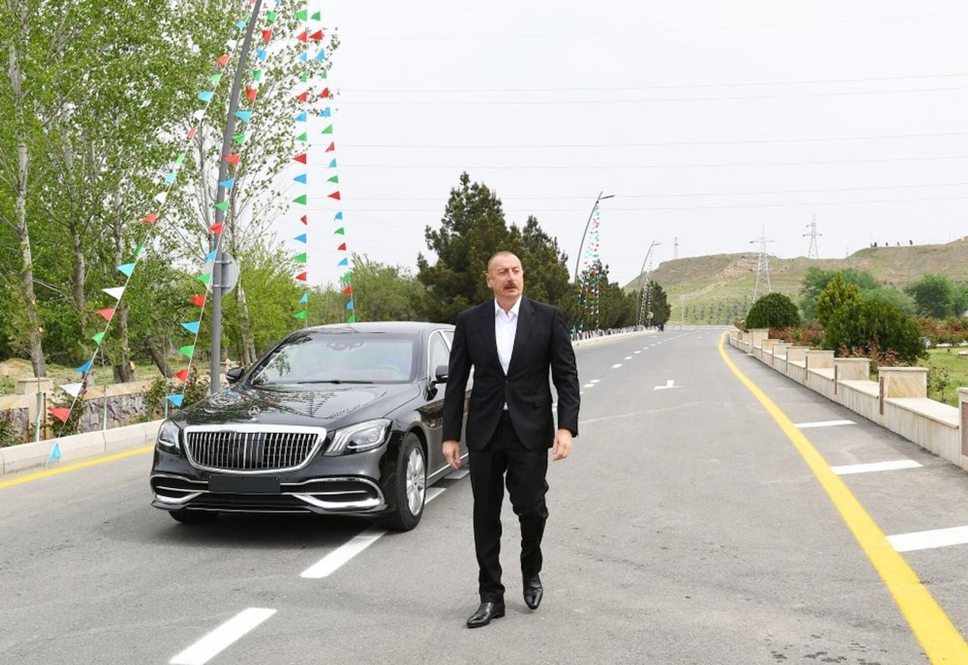 Президент Алиев поехал в Гаджигабул - Sputnik Азербайджан, 1920, 20.04.2021
