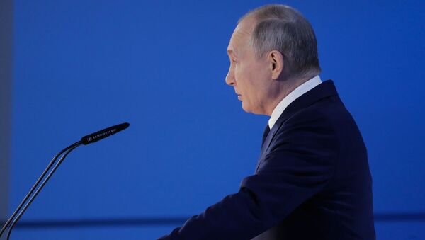 Президент РФ Владимир Путин выступает с ежегодным посланием Федеральному Собранию - Sputnik Azərbaycan