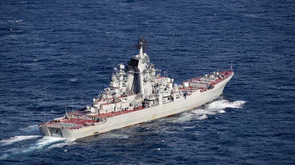 Британские ВМС и ВВС сопровождают российские корабли Адмирал Кузнецов и Петр Великий - Sputnik Azərbaycan