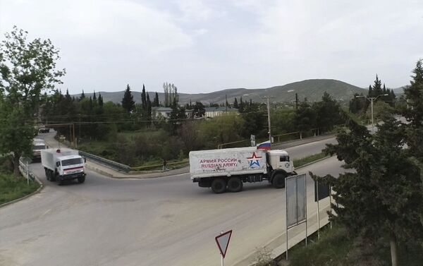 Четырнадцатая колонна Центра гуманитарного реагирования обеспечила доставку около 200 тонн гуманитарного груза в Кельбаджарский район - Sputnik Азербайджан