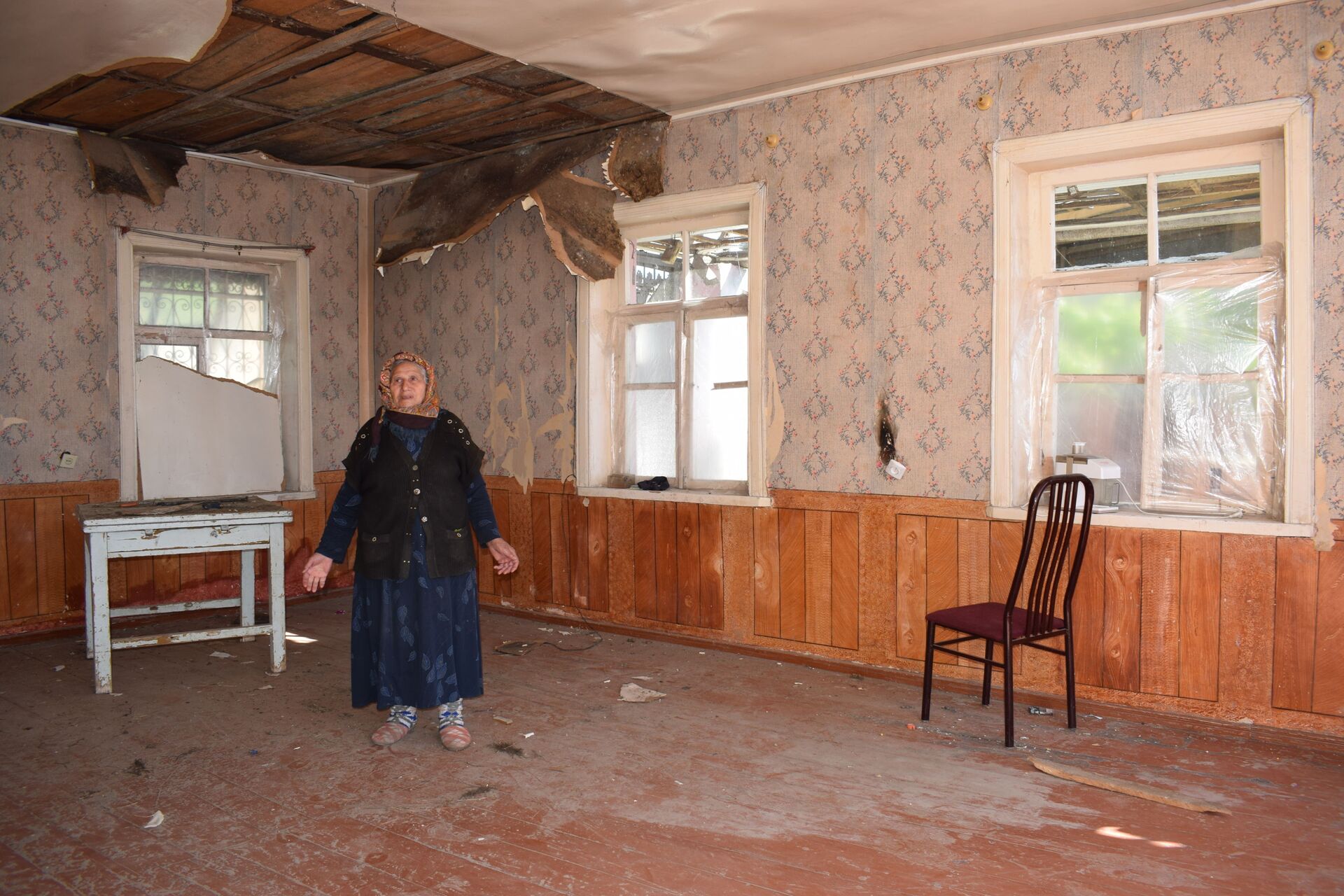 Жильцы разрушенных домов Гянджи: главное, что мы выжили после ракетных обстрелов - Sputnik Азербайджан, 1920, 27.04.2021