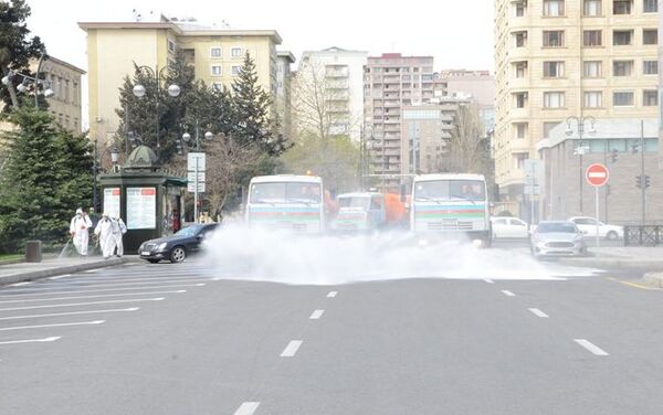 Дезинфекционные работы на улицах Баку - Sputnik Азербайджан