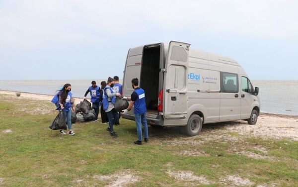  Мероприятие по очистке территории залива Малый Гызылагач в рамках акции Чистые водоемы - Sputnik Азербайджан