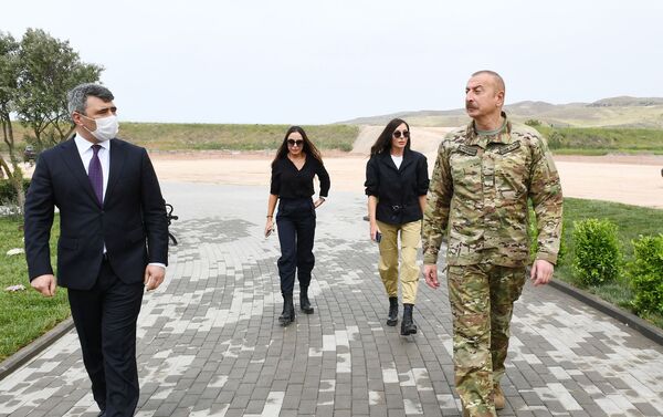 Президент Ильхам Алиев и Первая леди Мехрибан Алиева посетили Джебраильский и Зангиланский районы - Sputnik Азербайджан