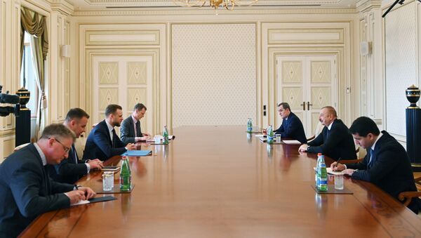 Президент Азербайджана Ильхам Алиев принял делегацию во главе с министром иностранных дел Литвы Габриэлюсом Ландсбергисом - Sputnik Азербайджан
