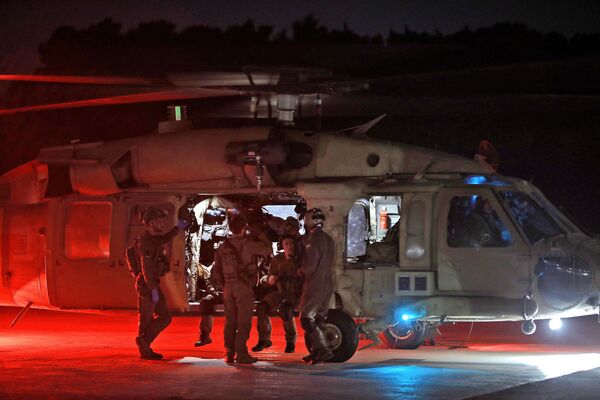 Израильский военный вертолет эвакуирует раненых еврейских паломников  - Sputnik Azərbaycan