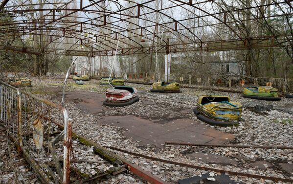 Саркофаг в зоне отчуждения Чернобыльской АЭС - Sputnik Азербайджан