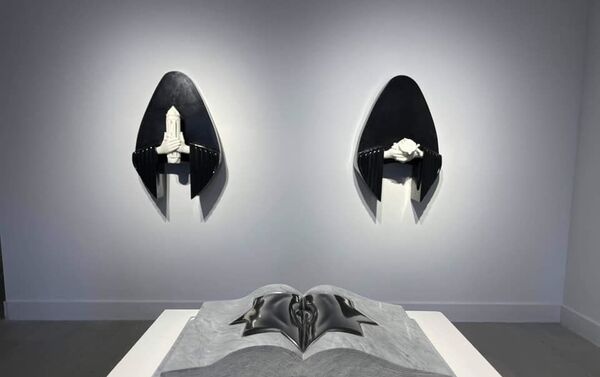 Экспозиция Айдан Салаховой The Dust Became the Breath в галерее Gazelli Art House - Sputnik Азербайджан