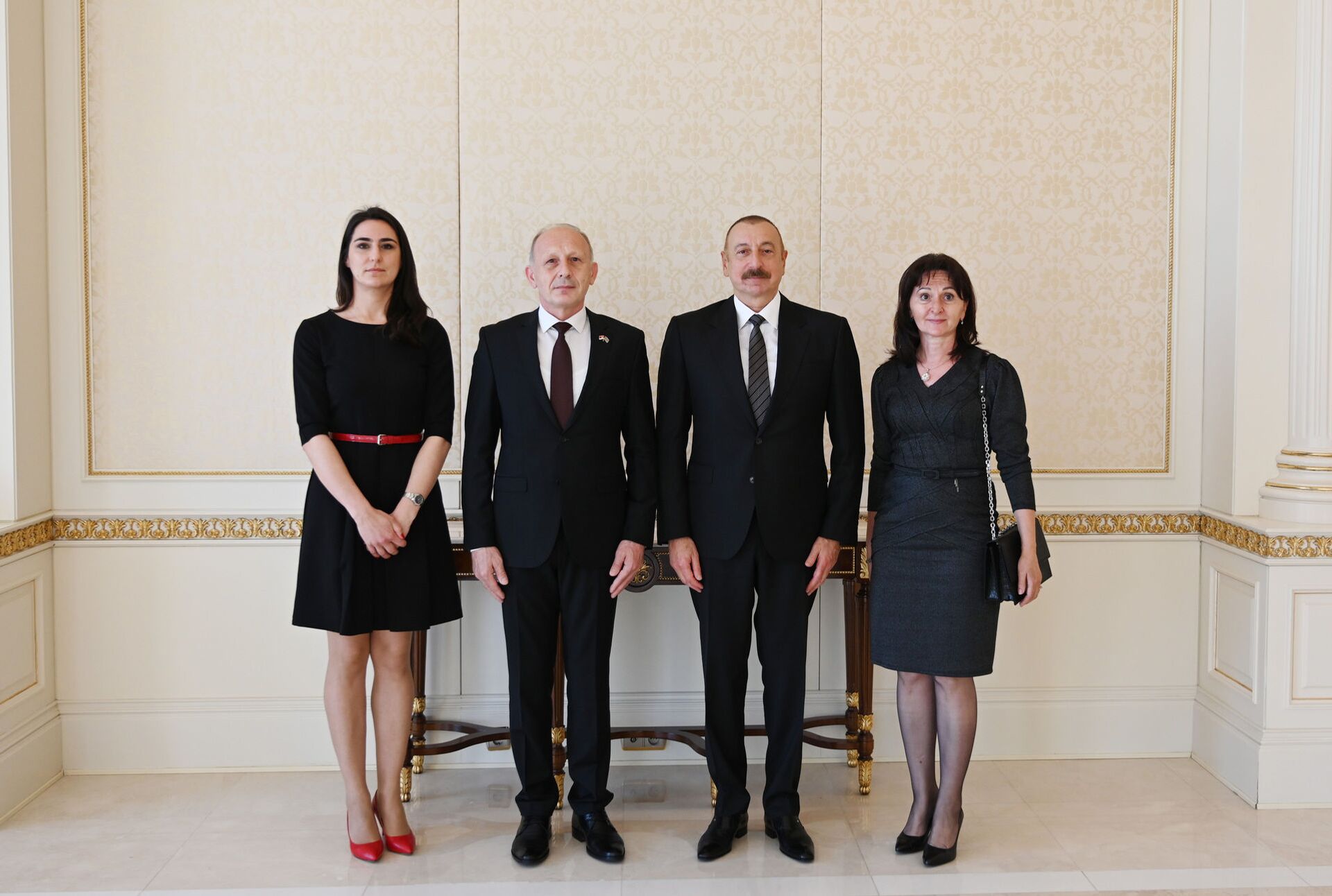 Президент Алиев принял новоназначенных послов Сербии и Турции - Sputnik Азербайджан, 1920, 03.05.2021