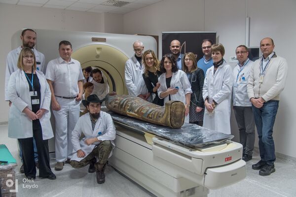 Радиологическая экспертиза древней мумии, которая была обнаружена в королевских гробницах в Верхнем Египте, доказала, что это тело беременной женщины - Sputnik Azərbaycan