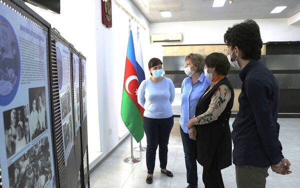 Фотовыставка «Всё для фронта! Всё для победы!» в Русском доме в Баку (РИКЦ)  - Sputnik Азербайджан