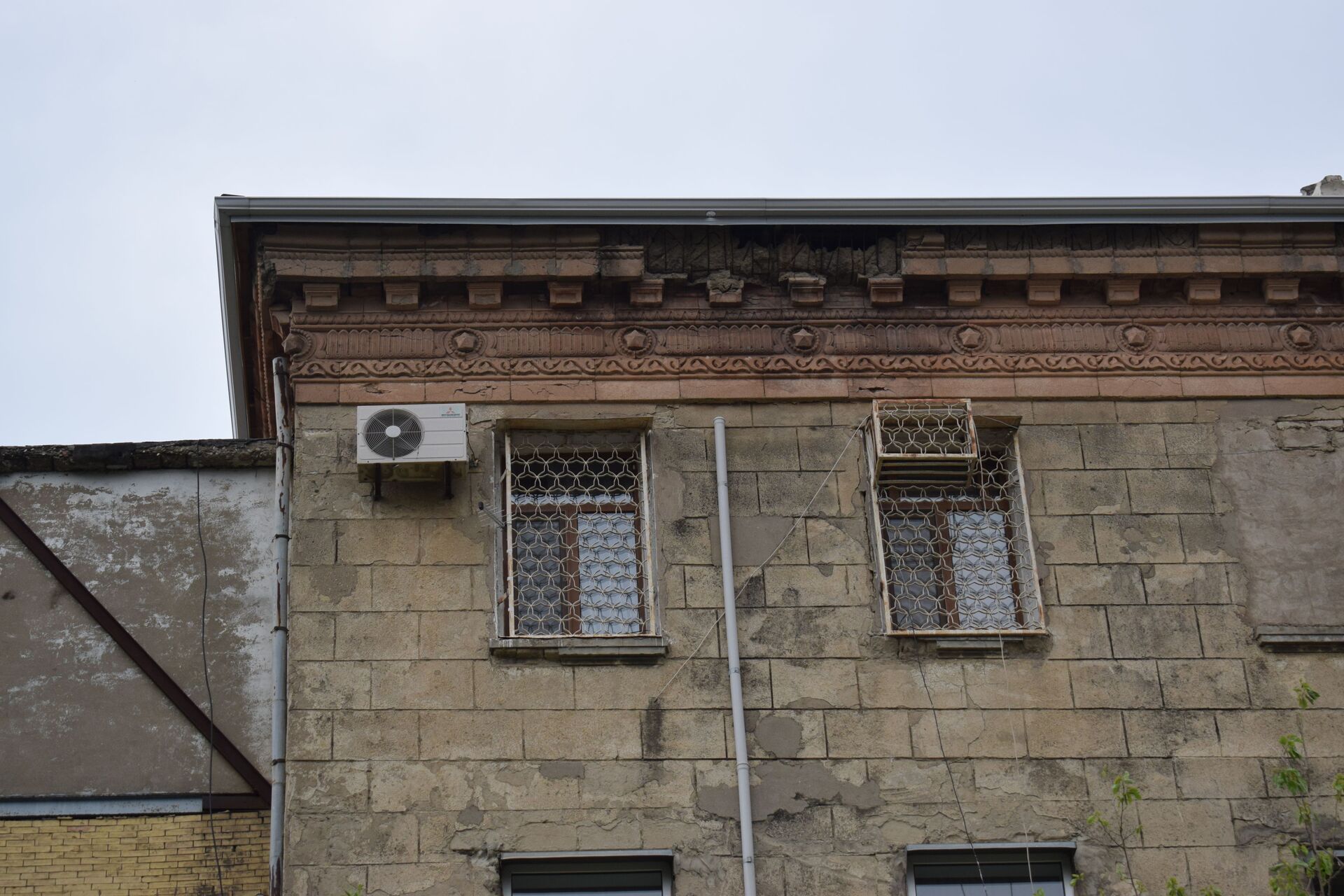 Каменная угроза: облицовки старых домов в Баку могут унести еще не одну жизнь? - Sputnik Азербайджан, 1920, 15.05.2021