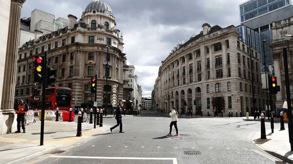 Люди на одной из улиц в Лондоне - Sputnik Азербайджан